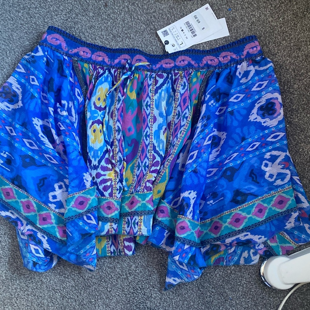 Zara Mini Skirt says L but fits M zara